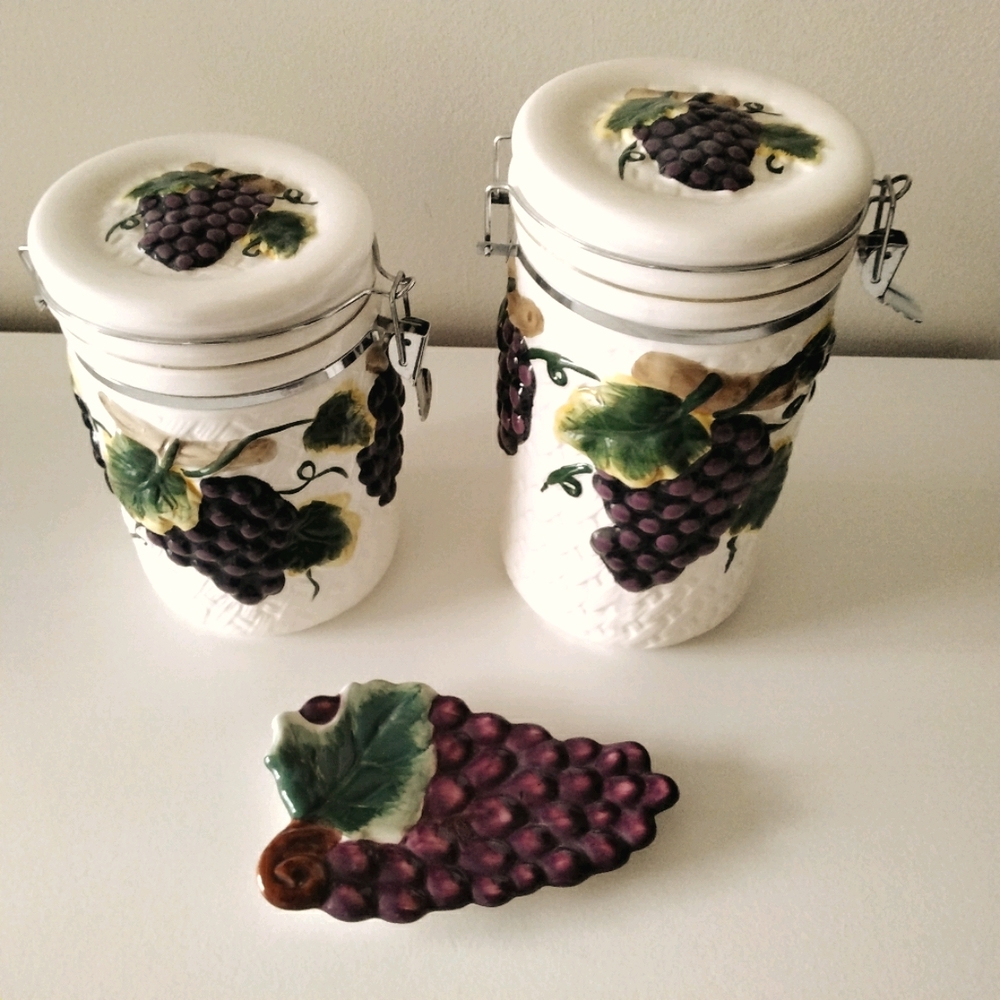 KITCHEN CANISTERS W / SPOON REST